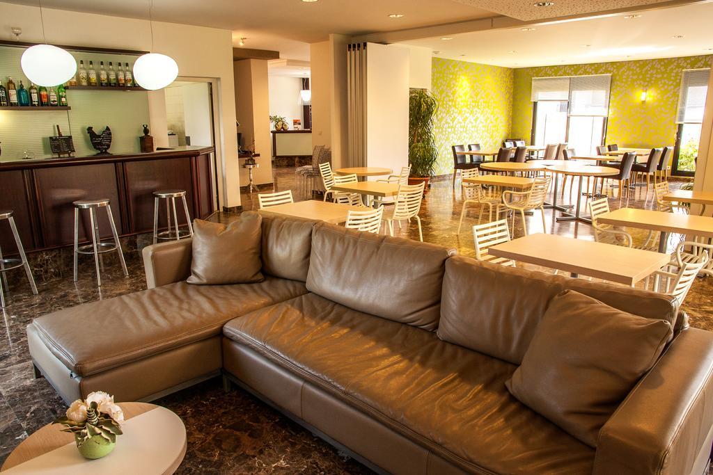 Hotel Les Amandiers Турнон-сюр-Рон Екстер'єр фото