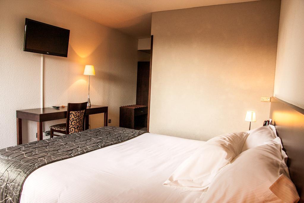 Hotel Les Amandiers Турнон-сюр-Рон Екстер'єр фото