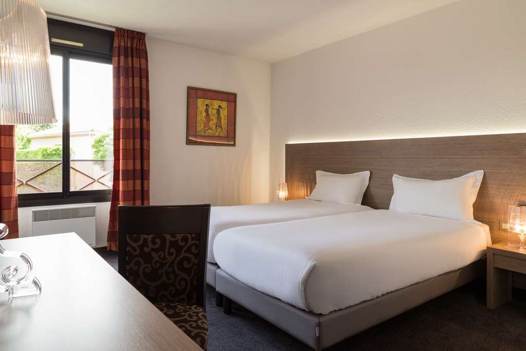 Hotel Les Amandiers Турнон-сюр-Рон Номер фото